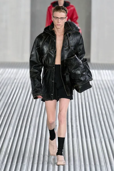Look 32